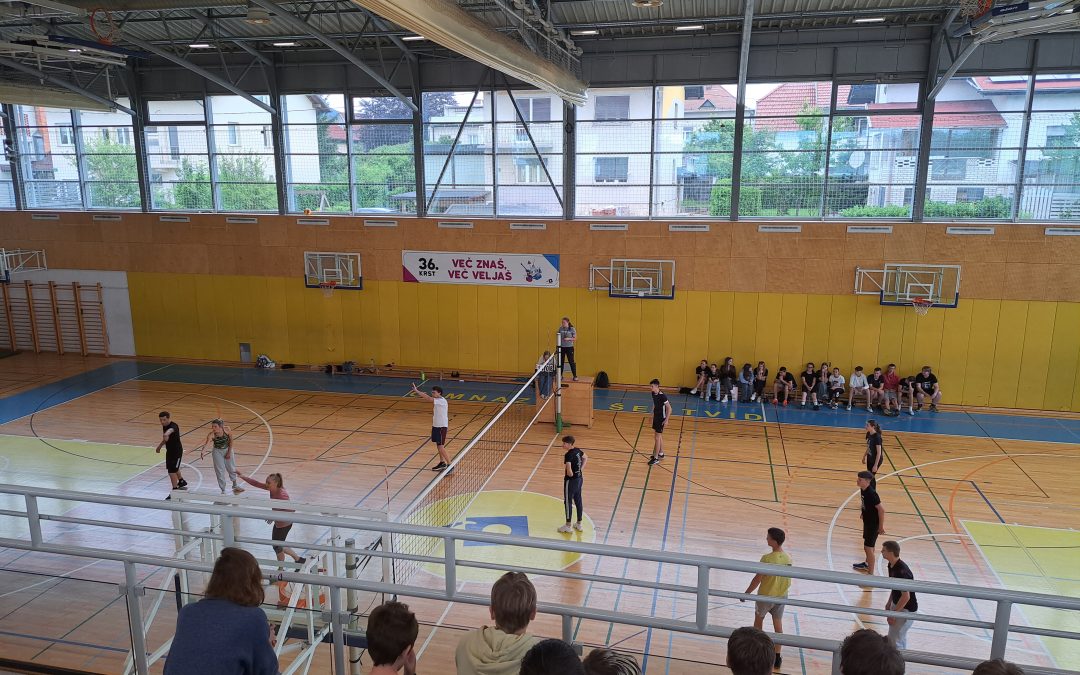 ODBOJKA za učitelje in devetošolce
